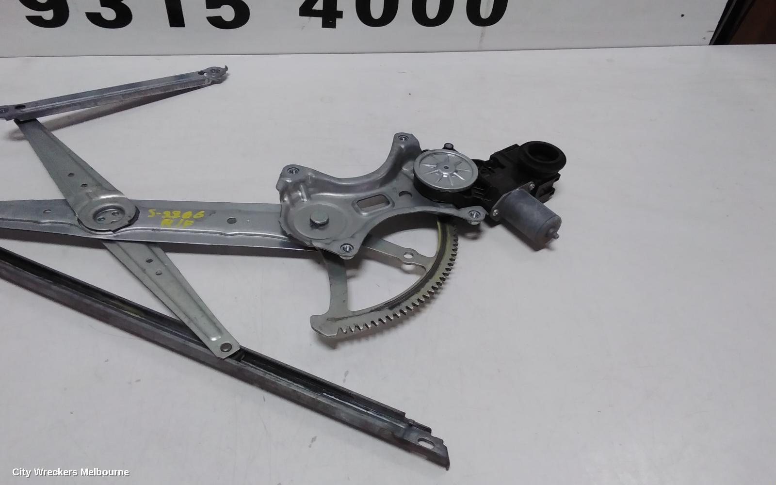TOYOTA HIACE RIGHT FRONT WINDOW REG/MOTOR, DOOR REG ASSY (REG AND MOTOR), 300 SERIES, 04/2019 ONWARDS - Image 2