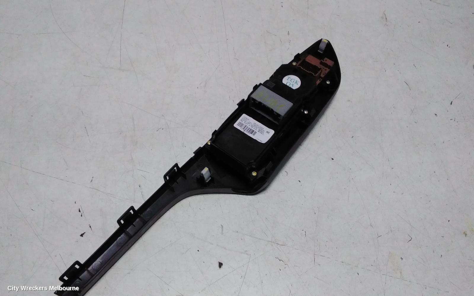 HONDA CIVIC PWR DR WIND SWITCH, RH FRONT (MASTER SWITCH), HATCH, AUTO FOLD TYPE, 10TH GEN, 05/2016 - 08/2021 - Image 3