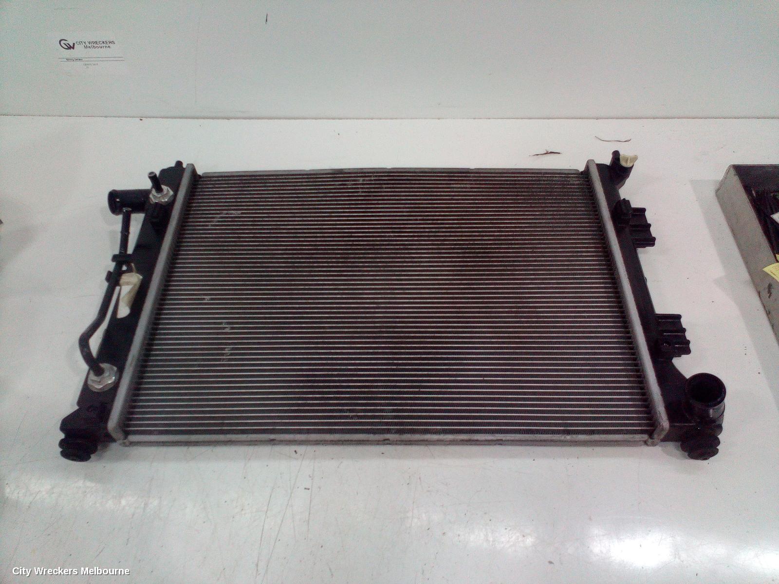 HYUNDAI I30 RADIATOR, AUTO, 1.8/2.0, PETROL, GD, 03/2012 - 03/2015 - Image 3