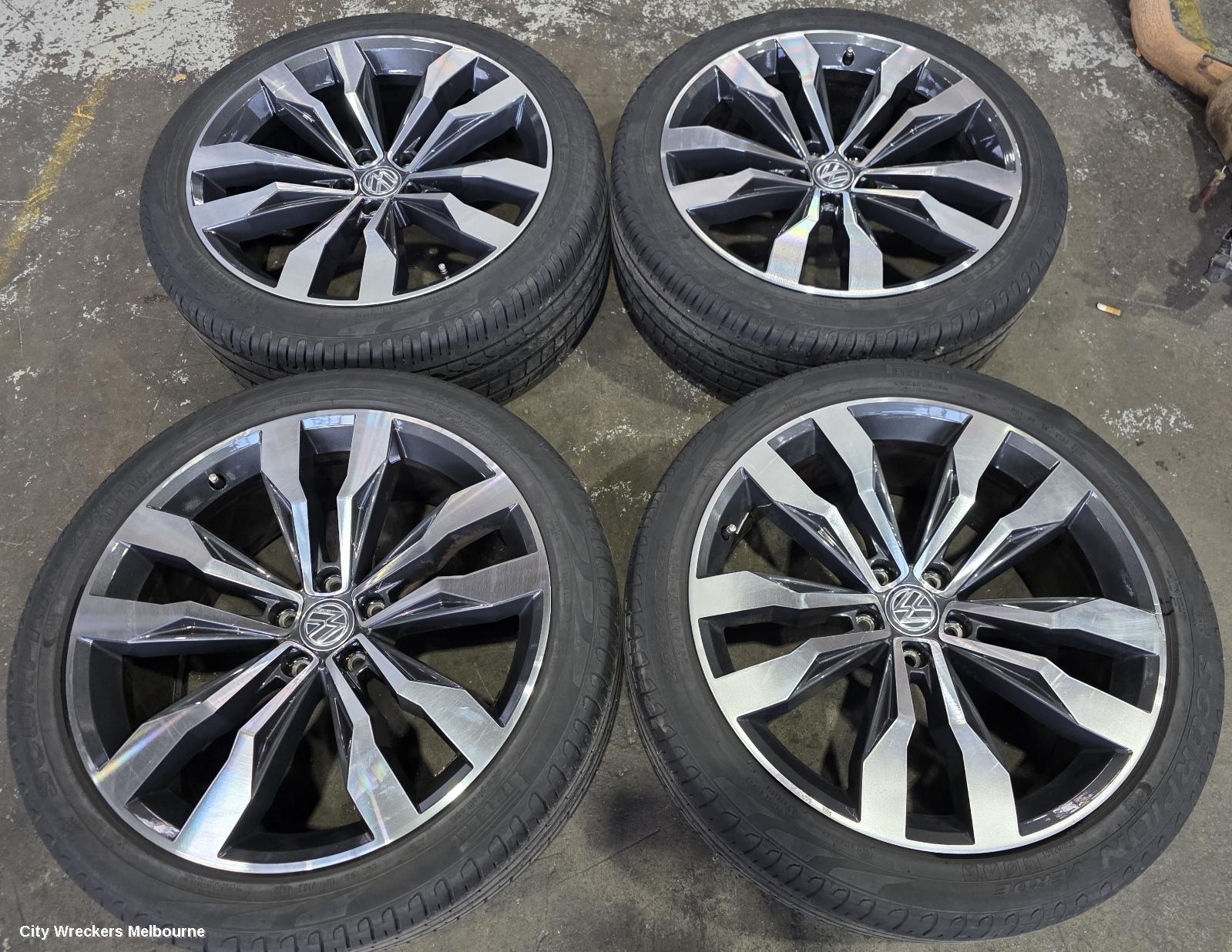 VOLKSWAGEN TIGUAN WHEEL MAG, FACTORY, 20X8IN, SUZUKA, BI-COLOUR, BLACK/ALUMINUM, 5NA, 06/2016 - 02/2024 - Image 1