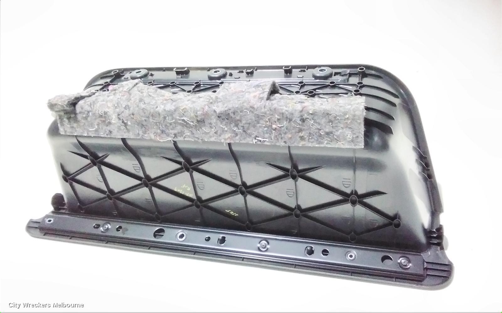 TOYOTA HIACE SIDE STEP/SKIRT, 300 SERIES, 02/2019 ONWARDS - Image 3