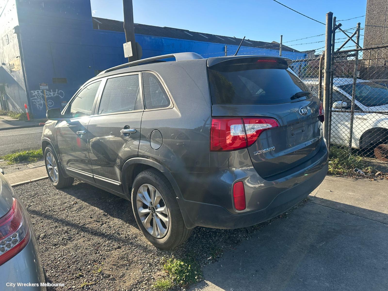 KIA SORENTO LEFT GUARD, XM, NON GUARD FLASHER TYPE, 10/2009 - 12/2014 - Image 3