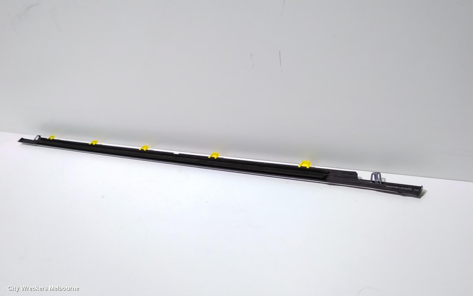 HONDA CRV DOOR MOULD, RHF ~ CHROME DOOR BELT : 87865, RH FRONT, CHROME INSERT TYPE, RW, 05/2017 ONWARDS - Image 3