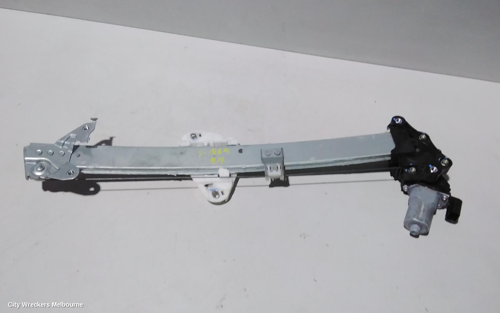 HONDA HRV RIGHT FRONT WINDOW REG/MOTOR, RU, 12/2014 - 10/2021 - Image 2