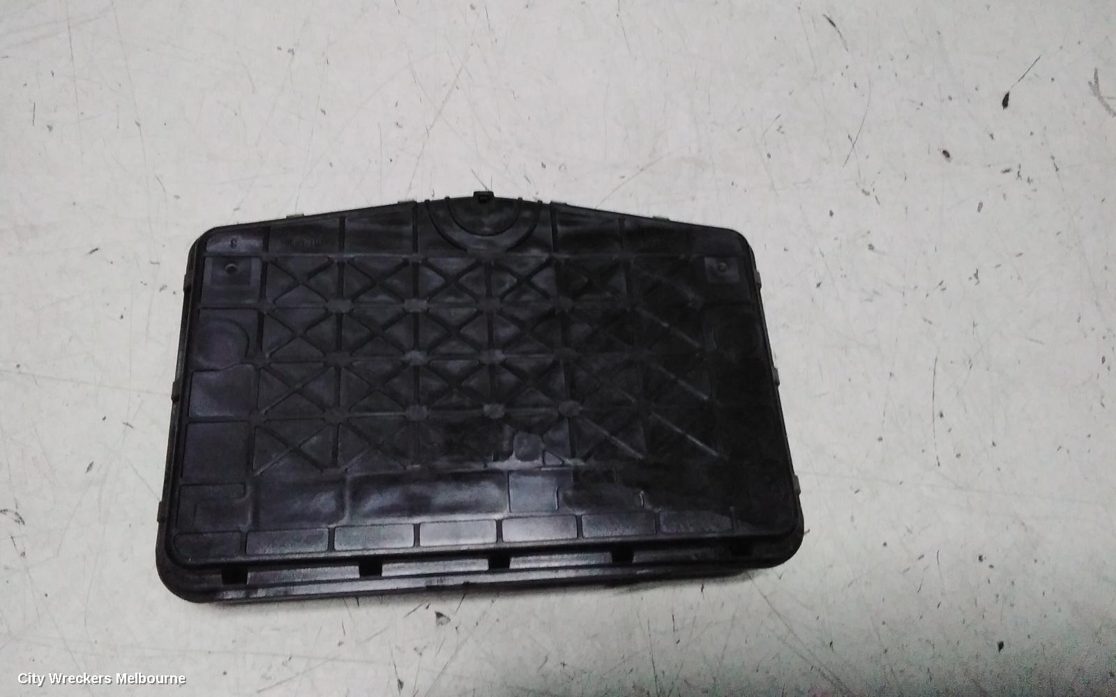 TOYOTA CAMRY, XV50, 12/2011 - 05/2015, ENGINE ROOM JUNCTION BLOCK: J-82720-33260: 144940 - Image 2