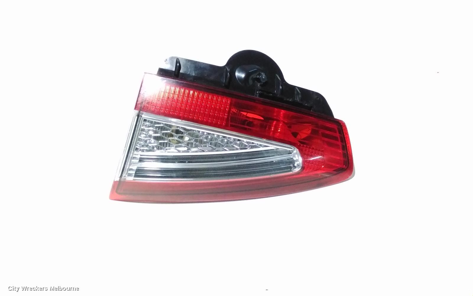 FORD MONDEO REAR GARNISH, TAILGATE LAMP (RH SIDE), WAGON, MC, 11/2010 - 12/2014 - Image 2