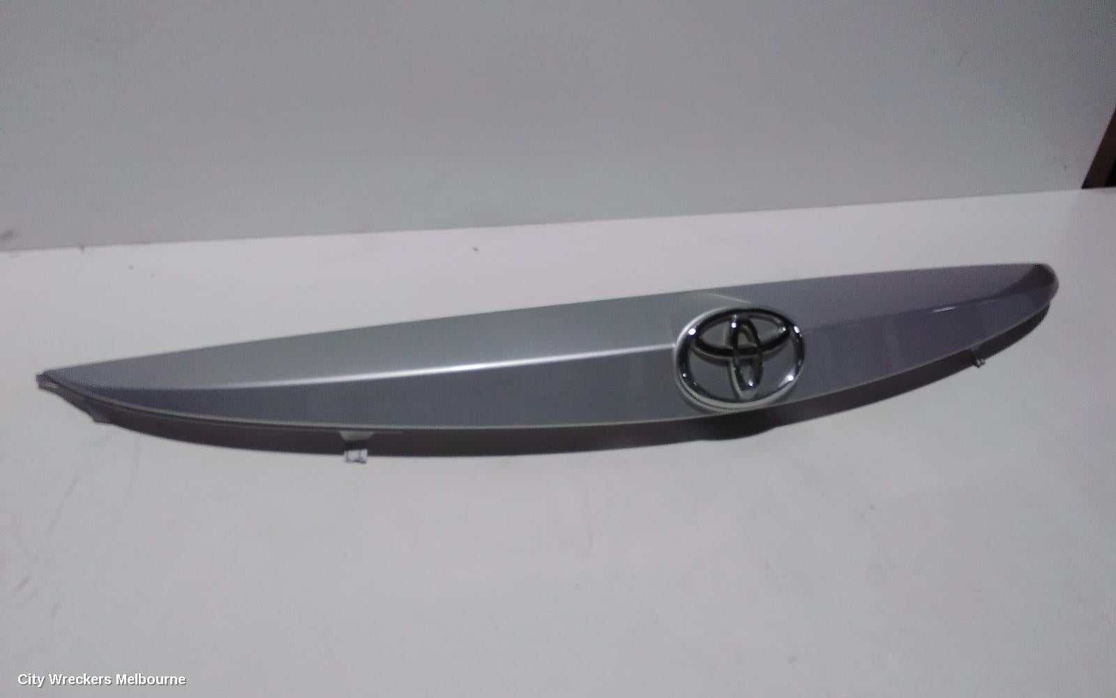 TOYOTA COROLLA REAR GARNISH, TAILGATE GARNISH (CENTRE), ZRE182R, HATCH, 10/2012 - 03/2015 - Image 3