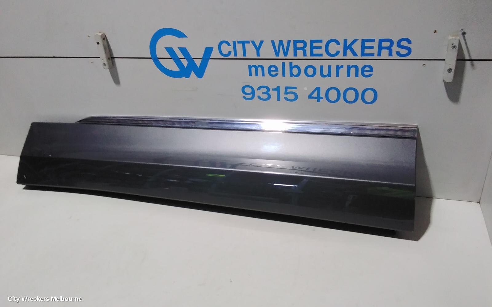 VOLKSWAGEN TIGUAN DOOR MOULD, LHF DOOR BOTTOM MOULD  TRIM LEVEL: 162TSI HIGHLINE   COLOUR CODED WITH CHROM , CHECK PHOTO : 81423, 5NA, 06/2016 - 02/2024 - Image 2