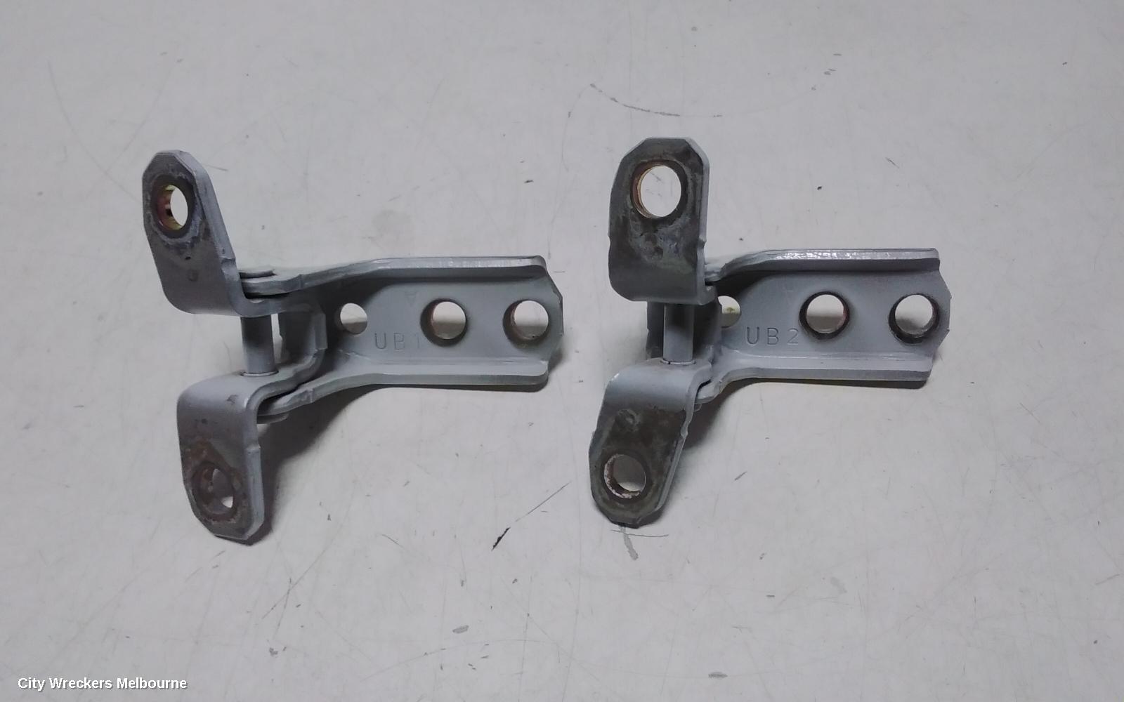 MITSUBISHI PAJERO DOOR HINGE/RUNNER, QE, PAJERO SPORT, 10/2015 ONWARDS - Image 2