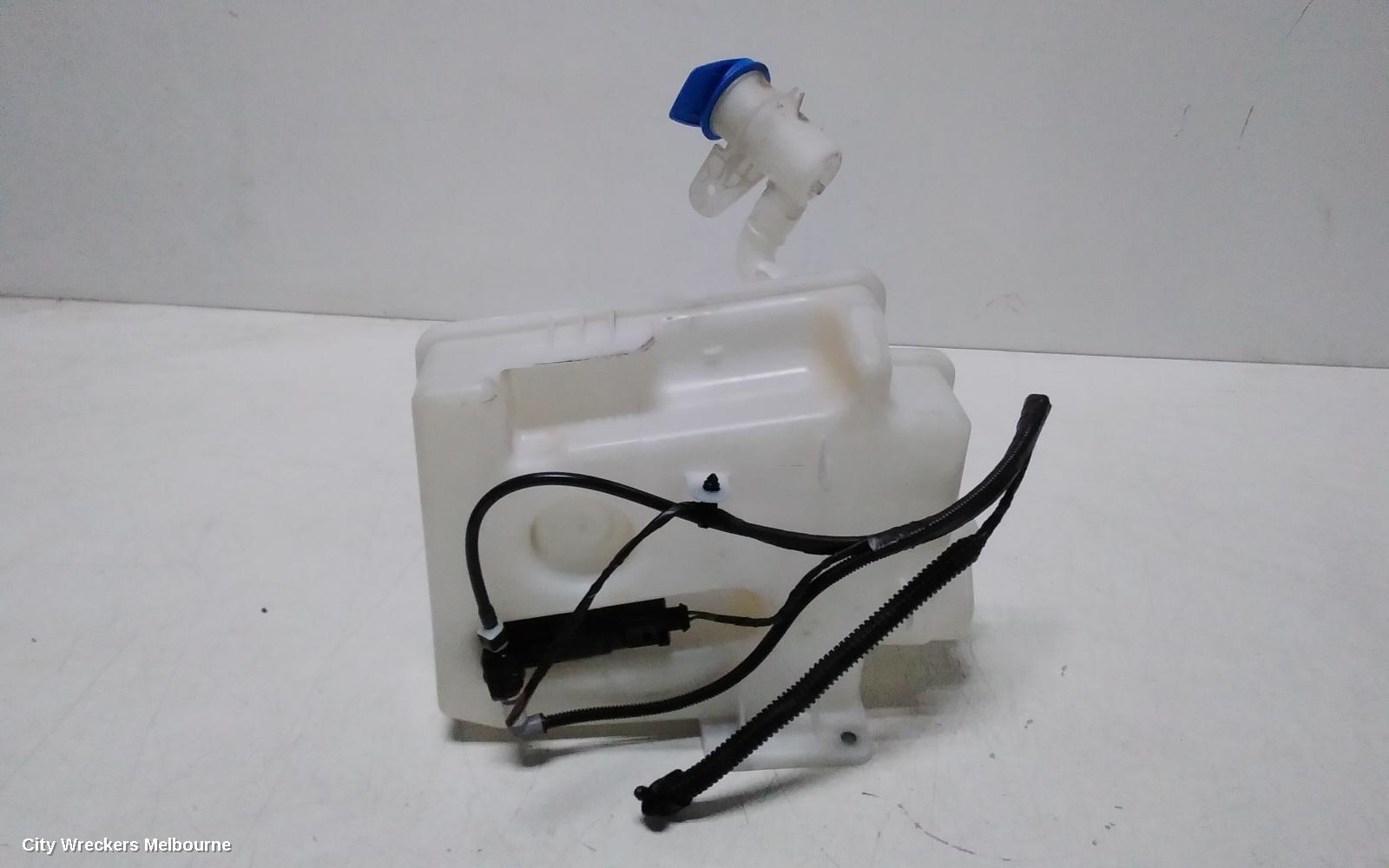 SKODA YETI WASHER BOTTLE, 5L, 09/2011 - 12/2017 - Image 3