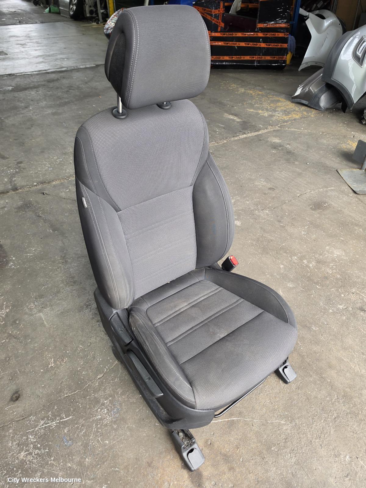 KIA SORENTO FRONT SEAT, RH FRONT, UM, CLOTH, SI, 03/2015 - 02/2020 - Image 1