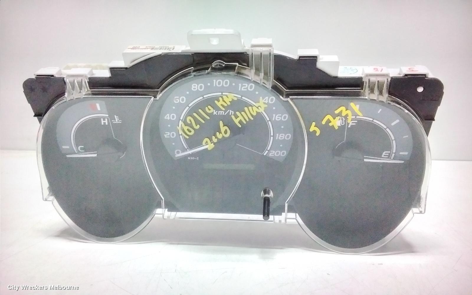 TOYOTA HILUX INSTRUMENT CLUSTER, PETROL, 2.7, WORKMATE, 02/2005 - 06/2011 - Image 3