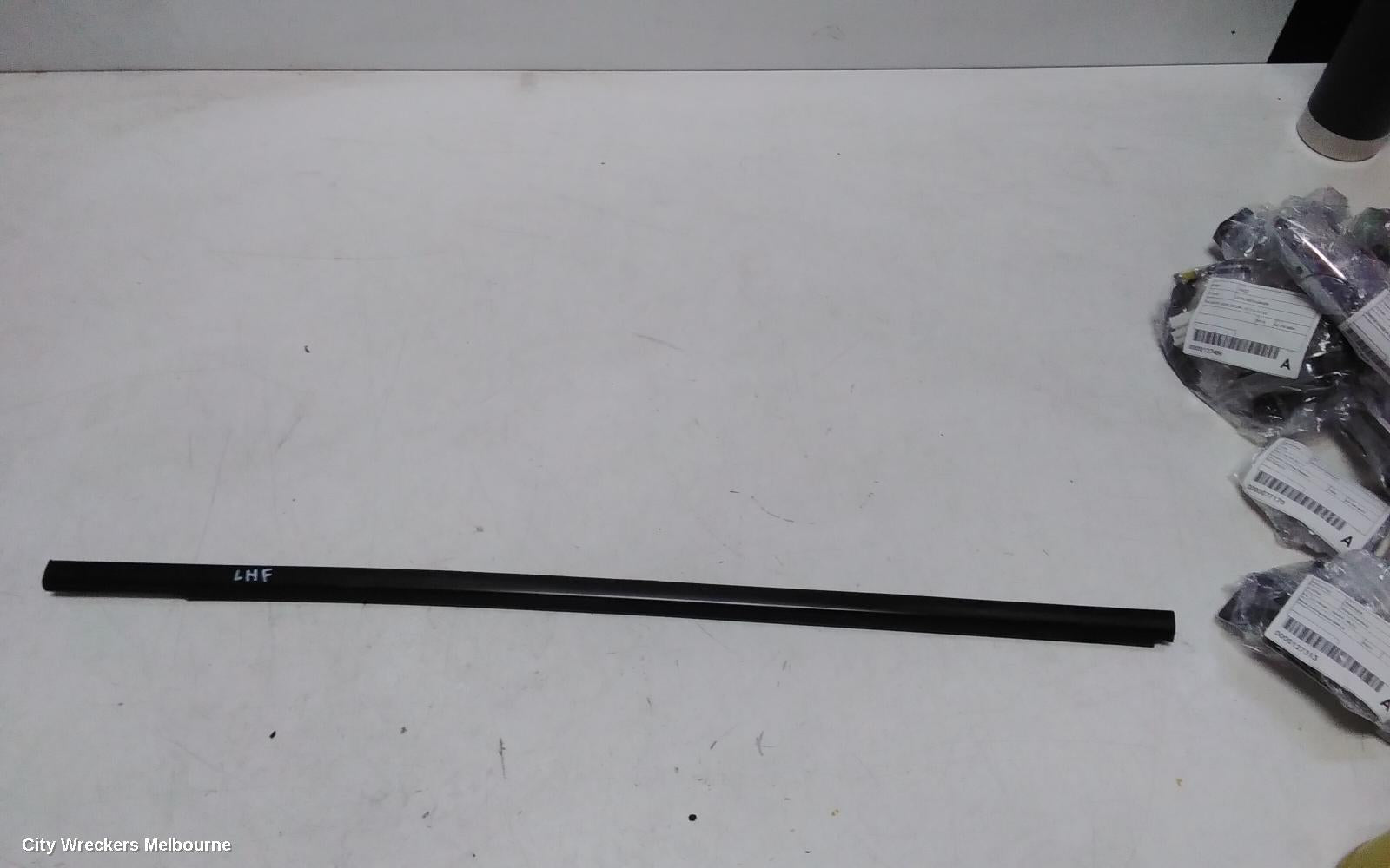 FORD RANGER DOOR MOULD, LHF MOULD ON THE WINDSCREEN: 127315, RA, LH FRONT, FRAME TAPE, 05/2022 ONWARDS - Image 2