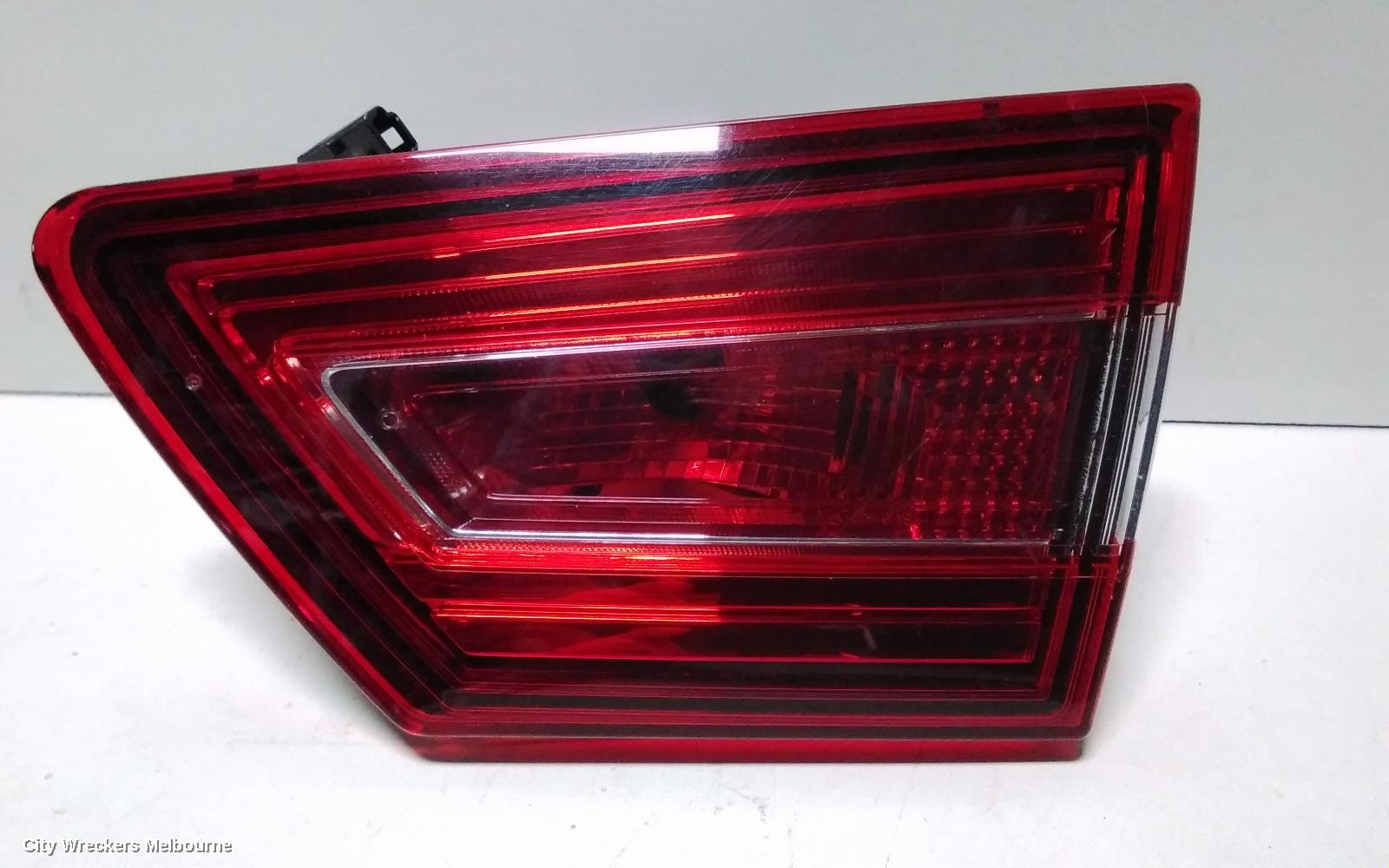 RENAULT CLIO REAR GARNISH, TAILGATE LAMP (RH SIDE), X98, NON LED TYPE, 09/2013 - 10/2019 - Image 3