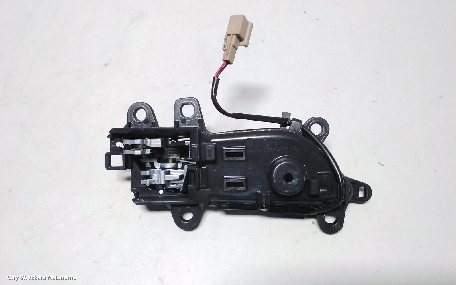 HYUNDAI GENESIS DOOR HANDLE, INNER, LH REAR, DH, 11/2014 - 01/2018 - Image 3