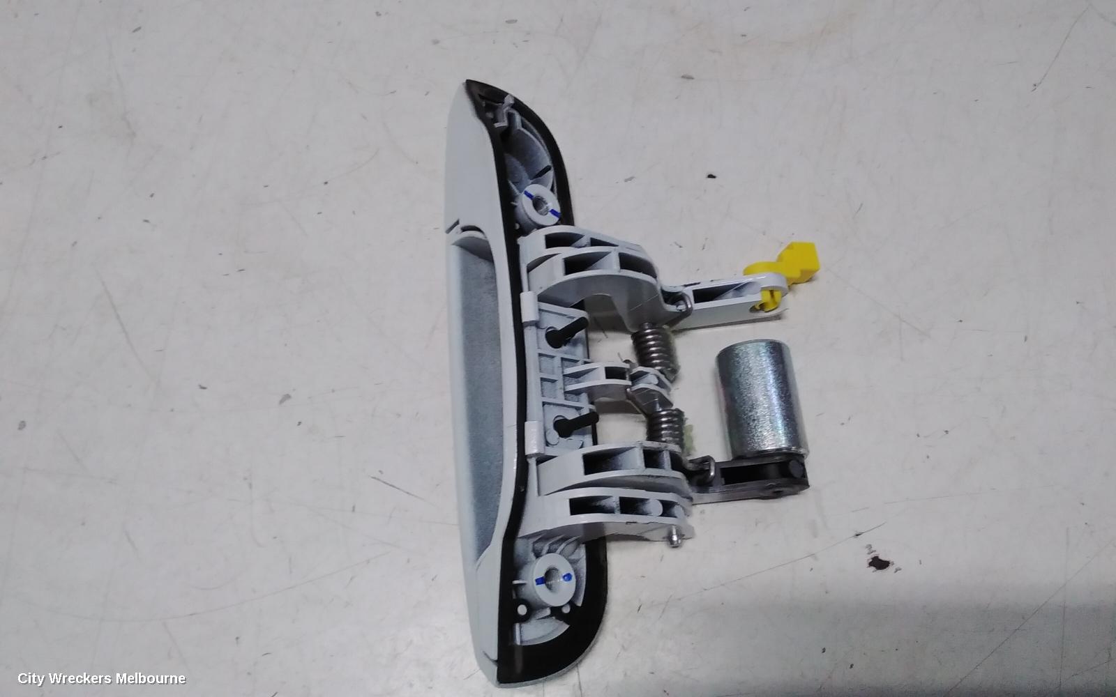 MG MG3 DOOR HANDLE, OUTER, LH FRONT, COLOUR CODED TYPE, SZP1, 07/2016 ONWARDS - Image 3