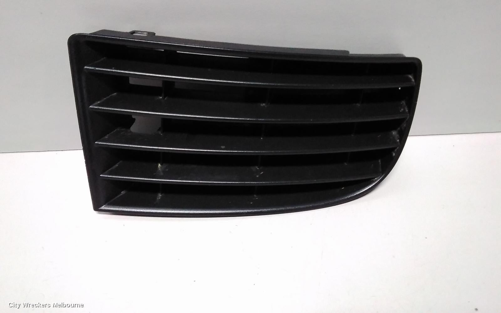 VOLKSWAGEN GOLF RIGHT INDICATOR/FOG/SIDE, BUMPER FOGLAMP SURROUND, GEN 5, 07/2004 - 02/2009 - Image 2