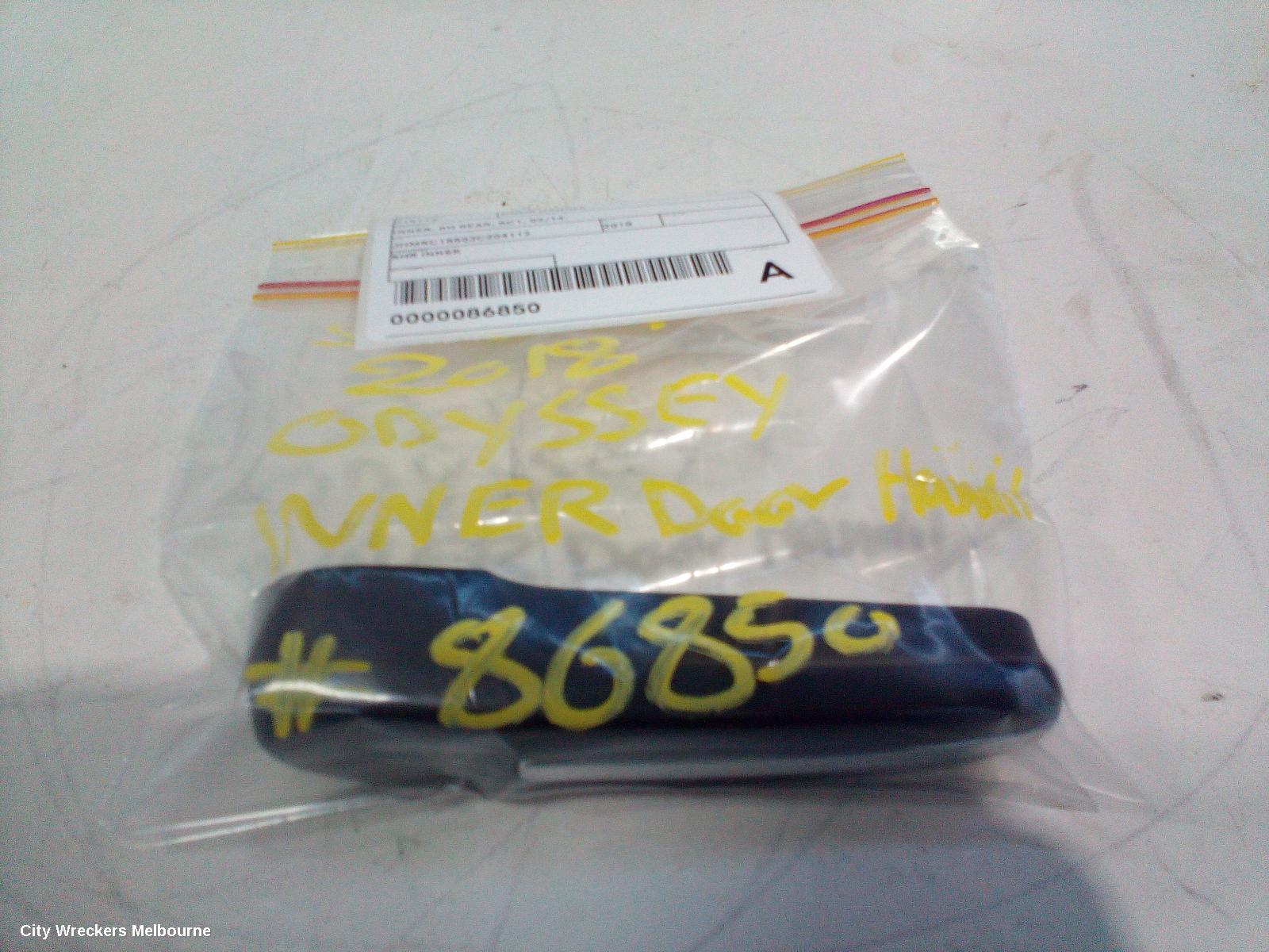 HONDA ODYSSEY DOOR HANDLE, INNER, RH REAR, RC1, 02/2014 ONWARDS - Image 3
