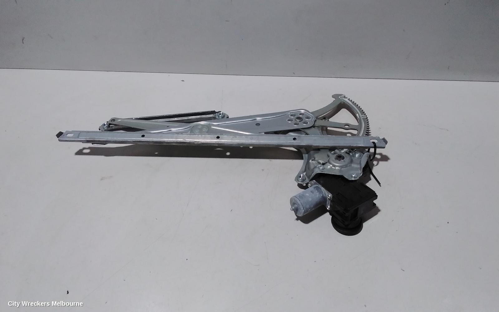 TOYOTA HIACE LEFT FRONT WINDOW REG/MOTOR, DOOR REG ASSY (REG AND MOTOR), 300 SERIES, 04/2019 ONWARDS - Image 3