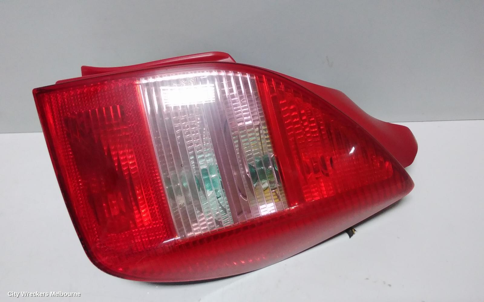 CITROEN C2 RIGHT TAILLIGHT, HATCH, PINK INDICATOR LENSE, 03/2004 - 12/2008 - Image 2