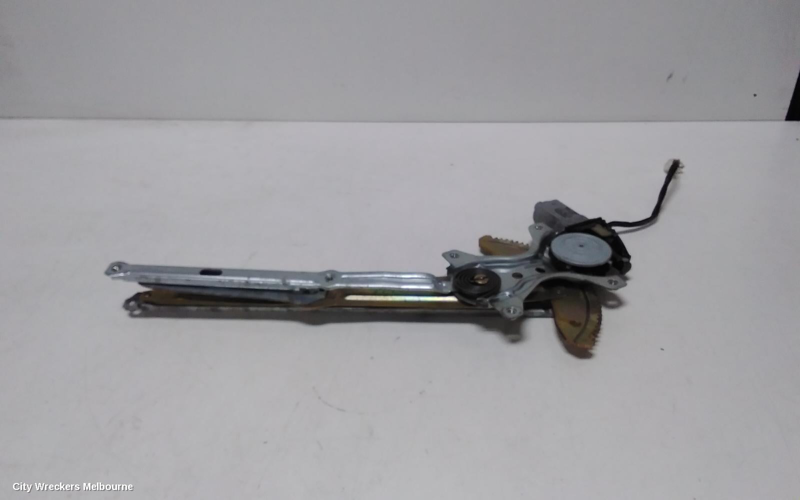 TOYOTA ESTIMA LEFT FRONT WINDOW REG/MOTOR, XR30/XR40 00-06 - Image 2