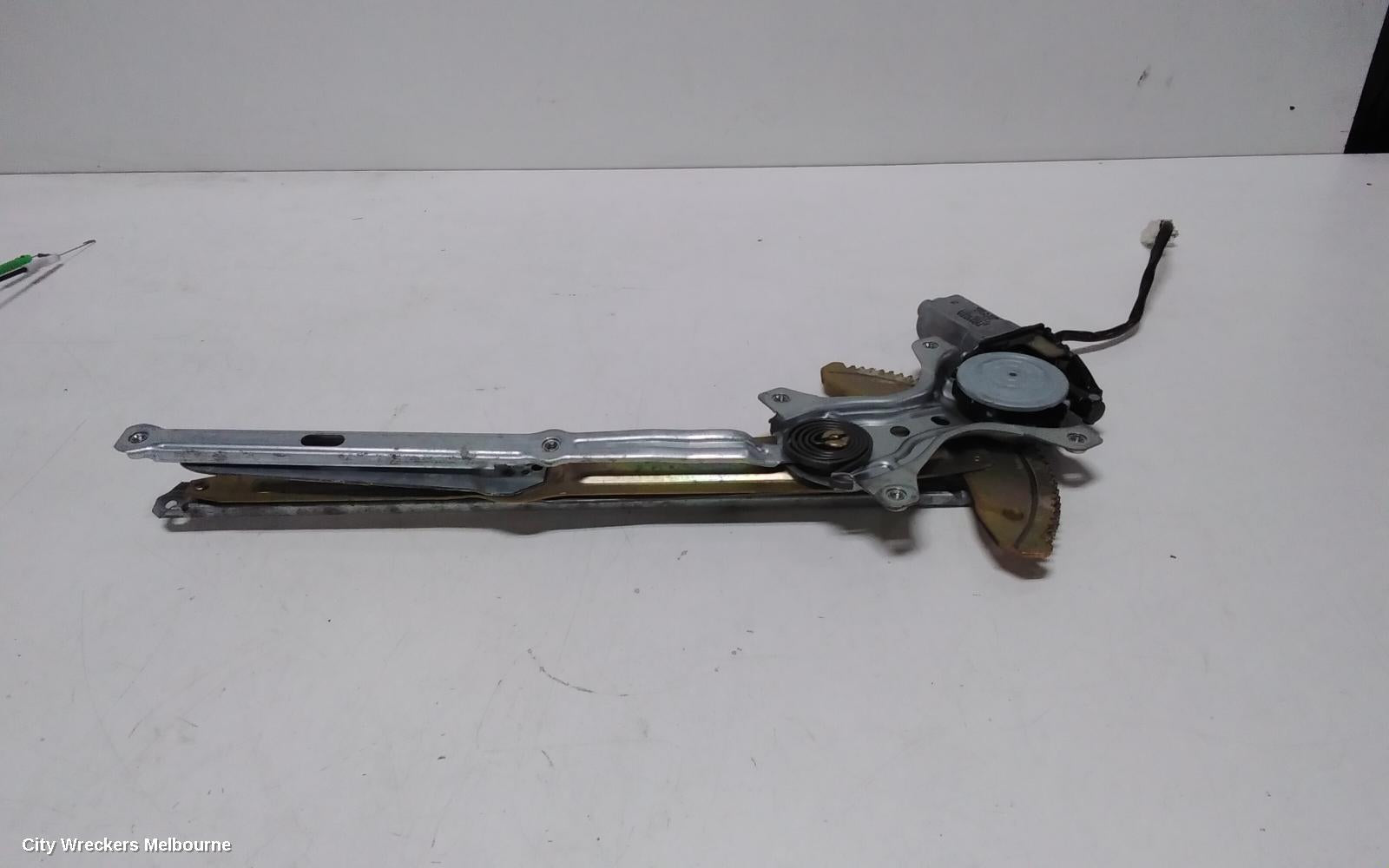 TOYOTA ESTIMA LEFT FRONT WINDOW REG/MOTOR, XR30/XR40 00-06 - Image 1