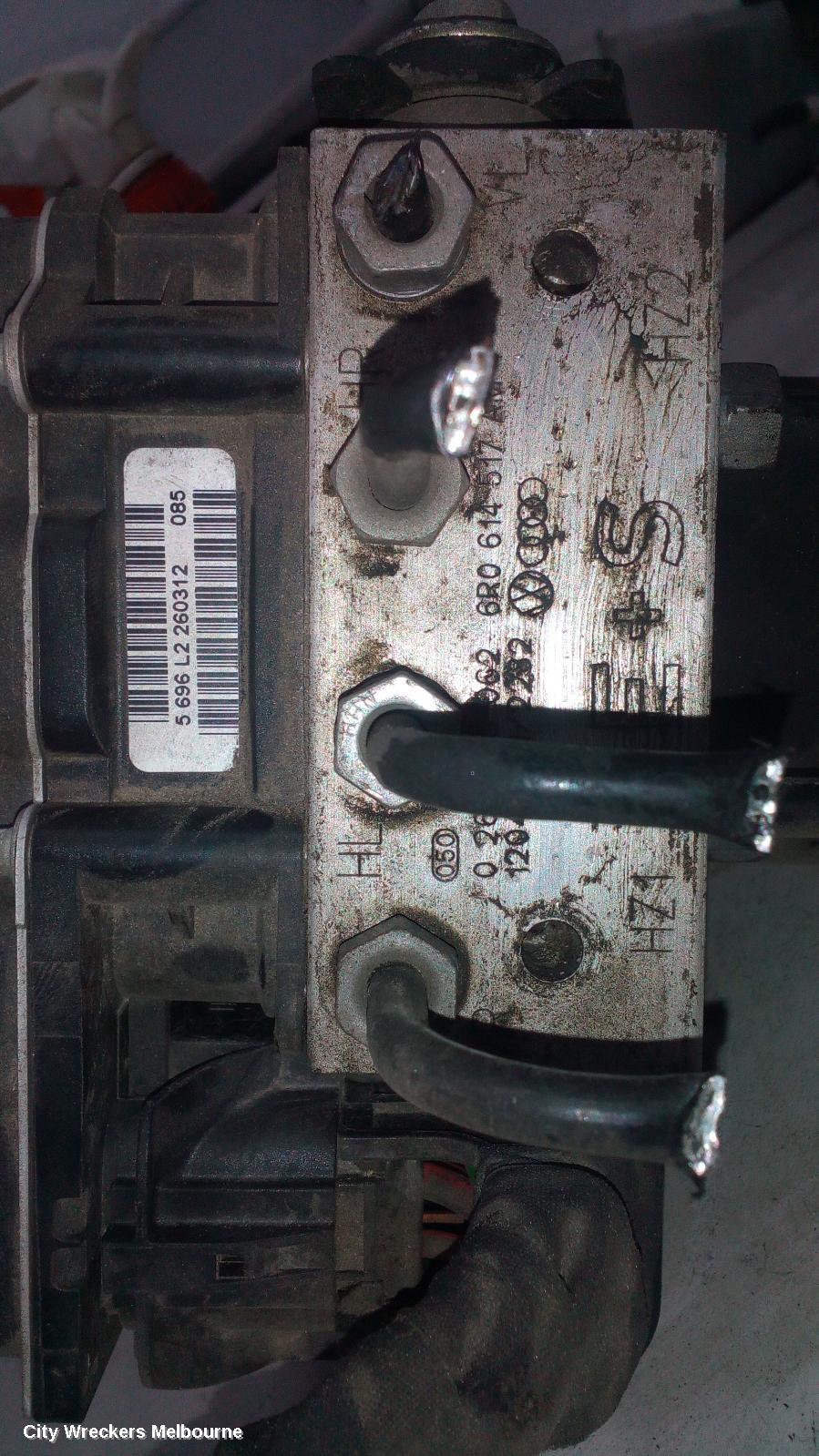 AUDI A1 ABS PUMP/MODULATOR, ON ALLOY P/N 6R0614517AM, ON MODULE P/N 6R0907379BB, 8X, 04/2011 - 11/2012 - Image 2