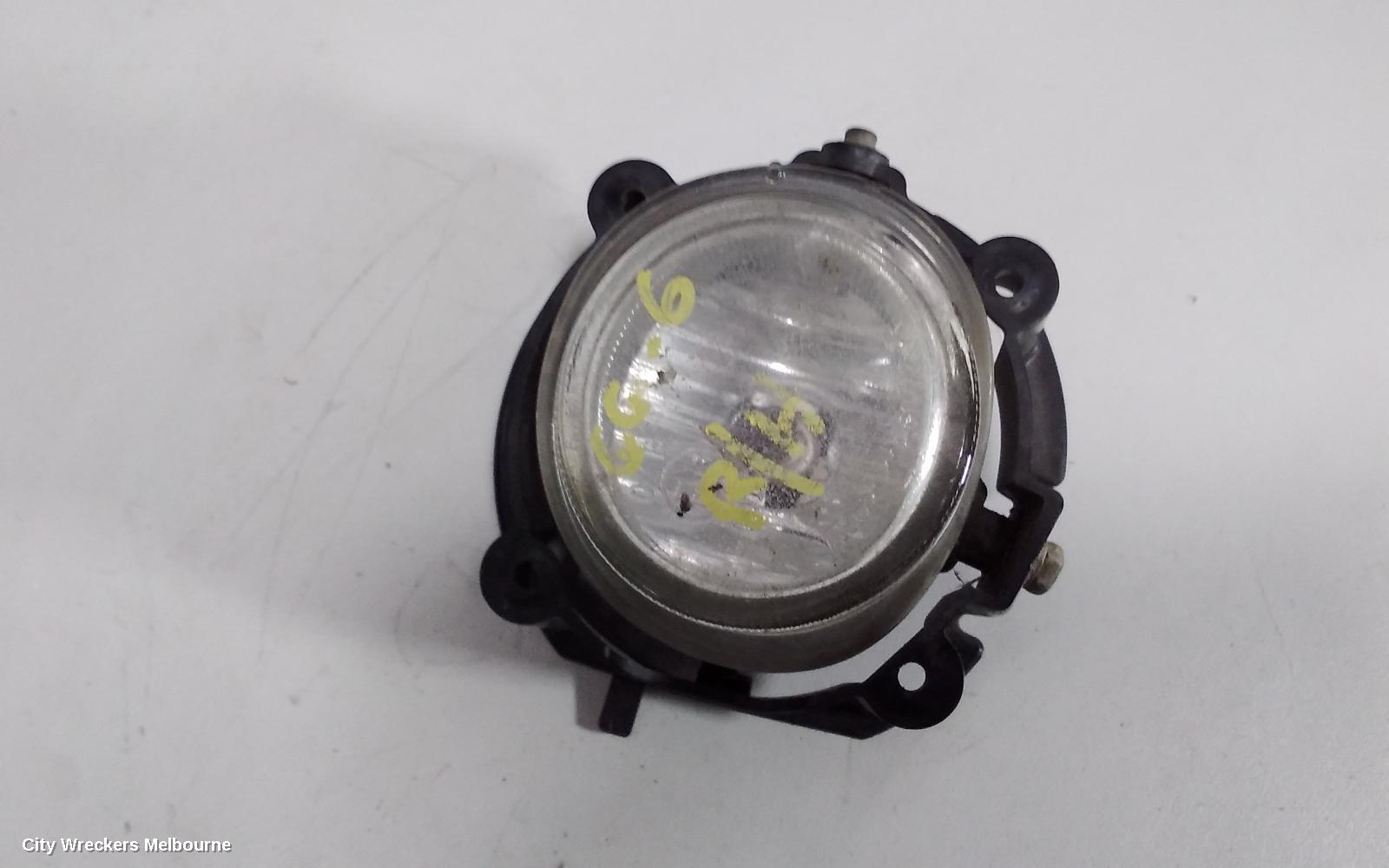 MAZDA 6 RIGHT INDICATOR/FOG/SIDE, BUMPER FOGLAMP, STANDARD/LUXURY/MPS TYPE, GG/GY, 09/2002 - 12/2007 - Image 1