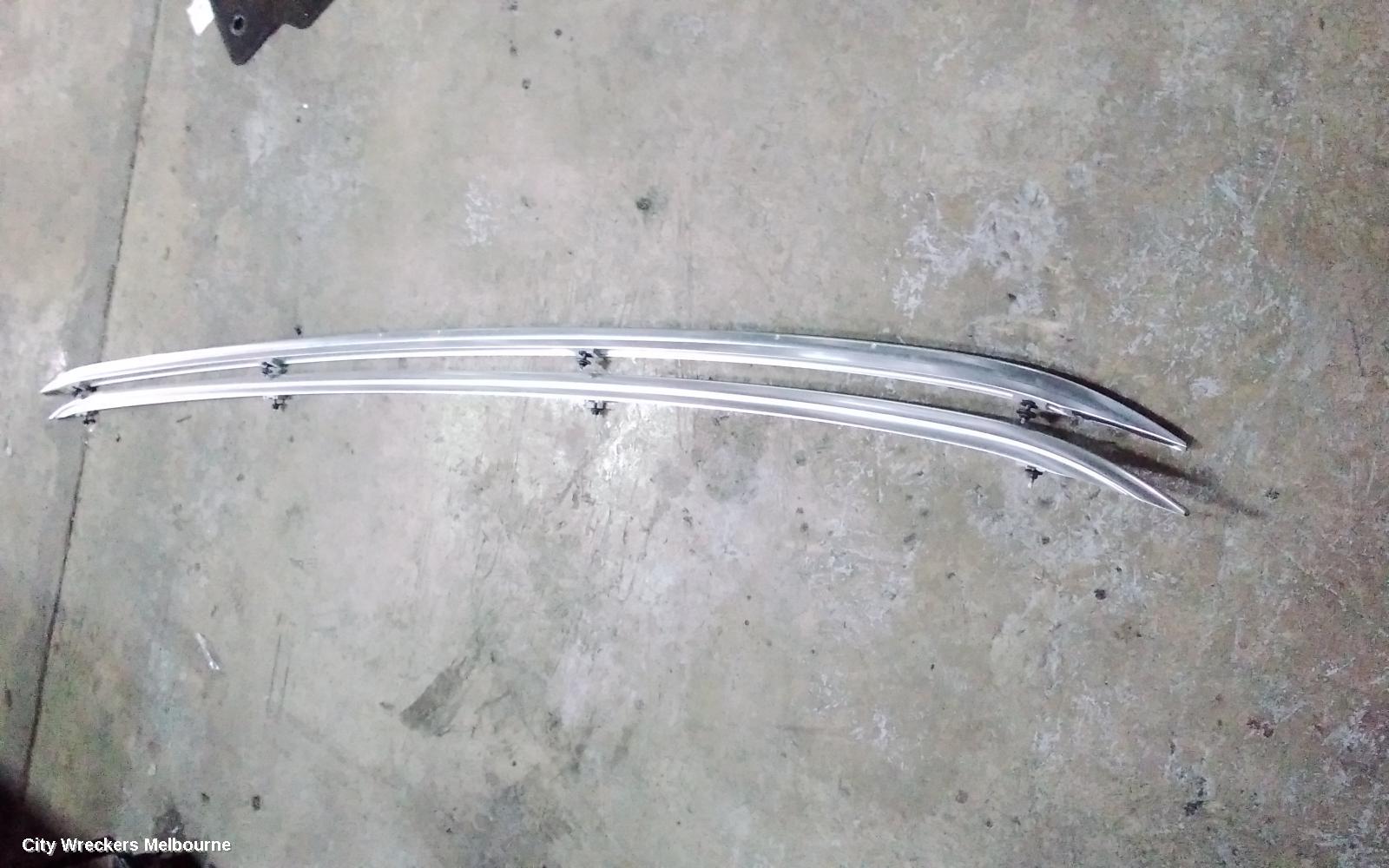 HOLDEN COMMODORE ROOF RAIL - Image 2
