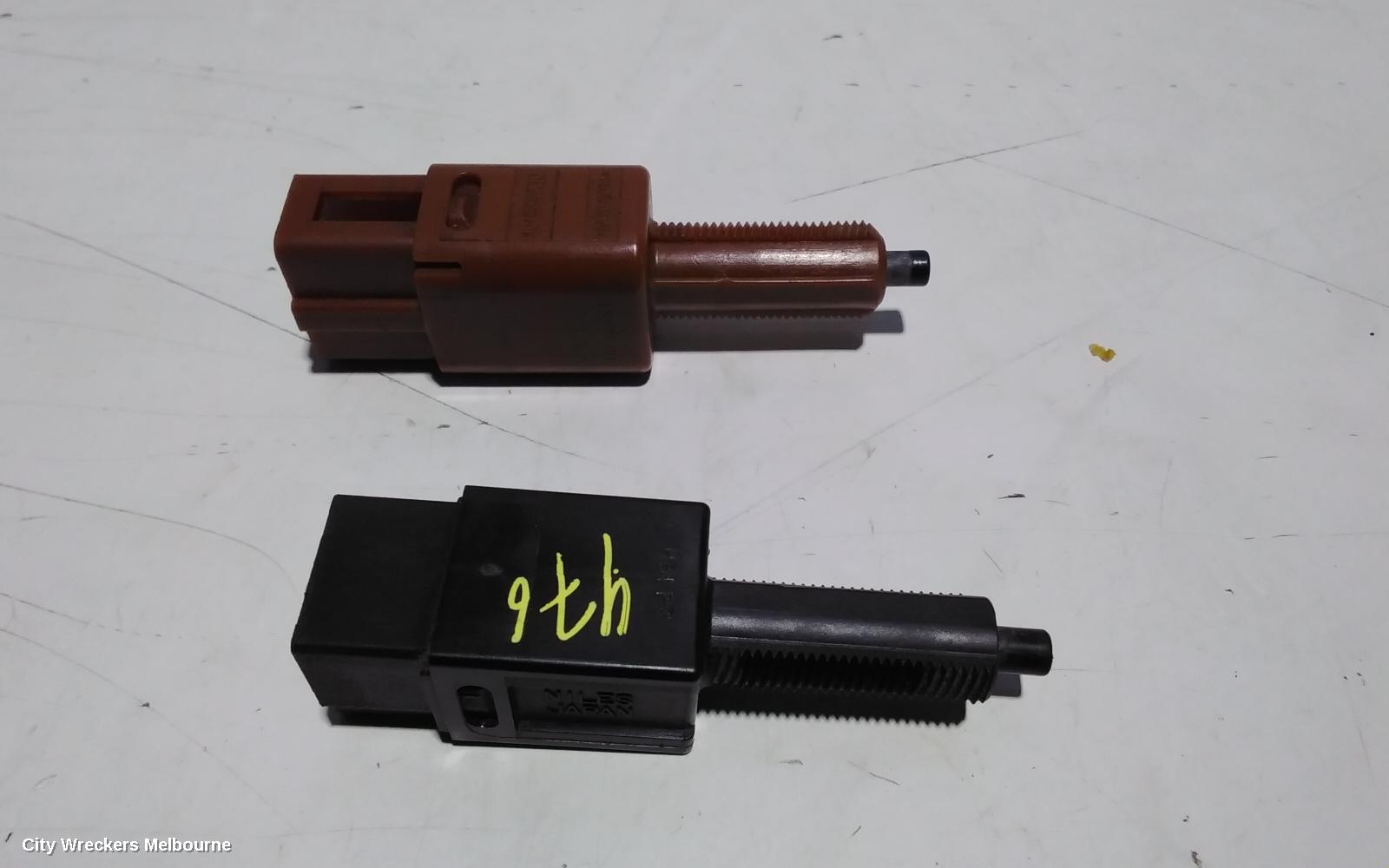 NISSAN NAVARA, D40 09/2005 - 08/2015, BREAK SWITCH: 91248 - Image 1