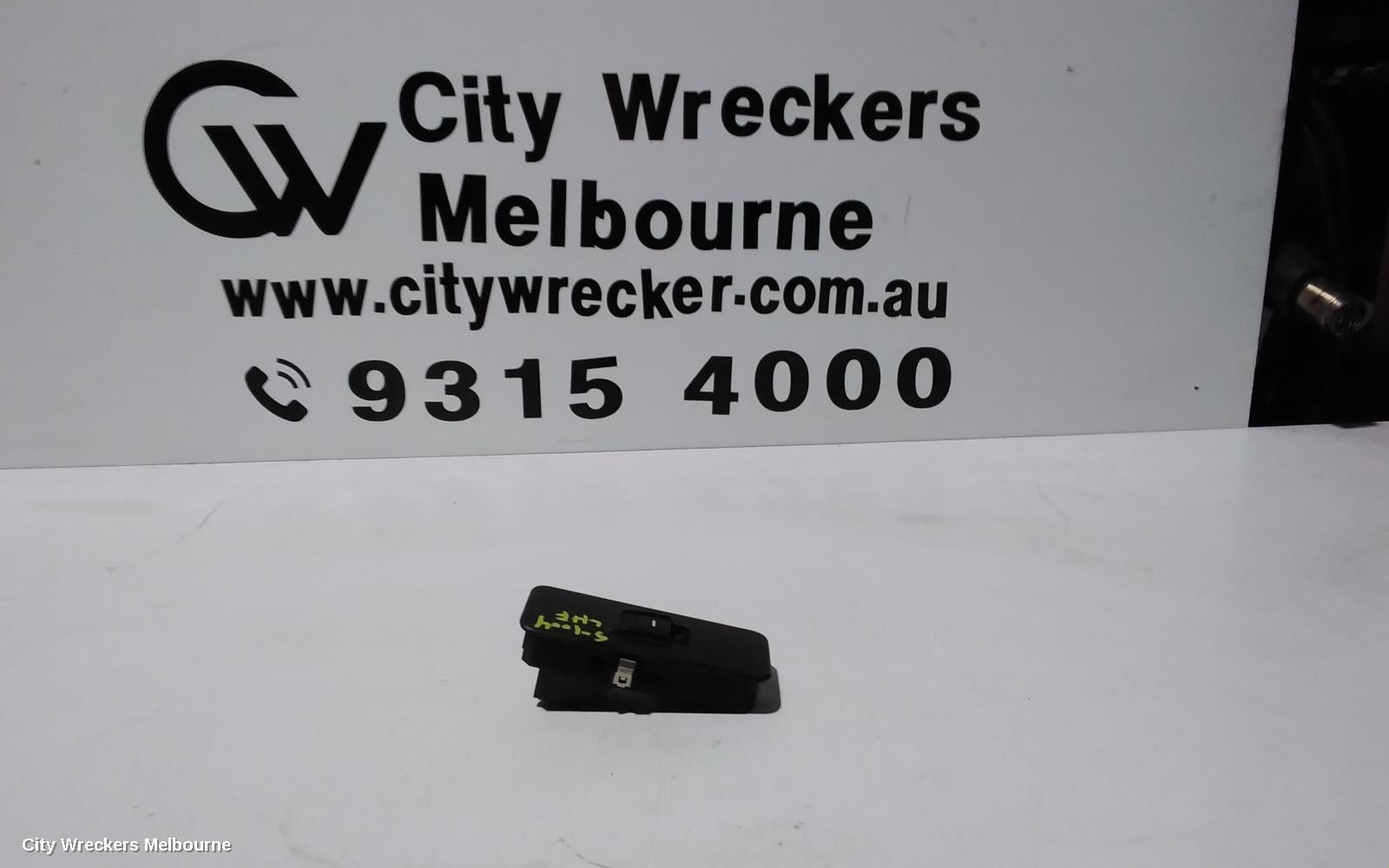 LAND ROVER RANGEROVER SPORT PWR DR WIND SWITCH, LH FRONT, L320, 08/2005 - 10/2010 - Image 1