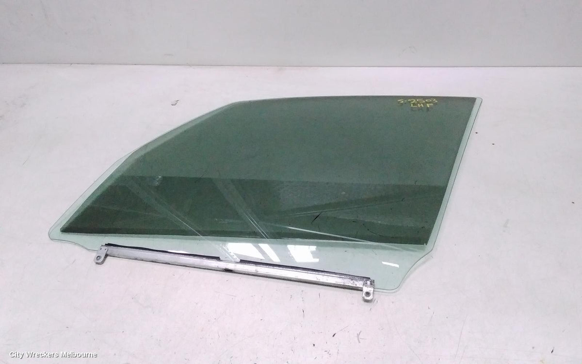 SUZUKI SX4 LEFT FRONT DOOR WINDOW, 01/2007 - 01/2014 - Image 1