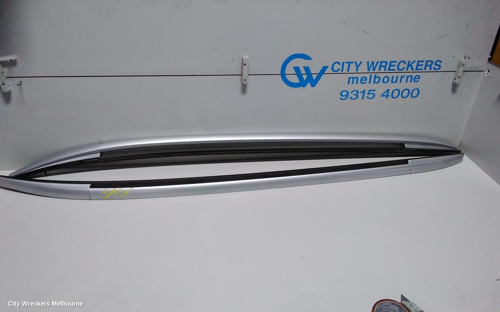 NISSAN QASHQAI ROOF RAIL - Image 2