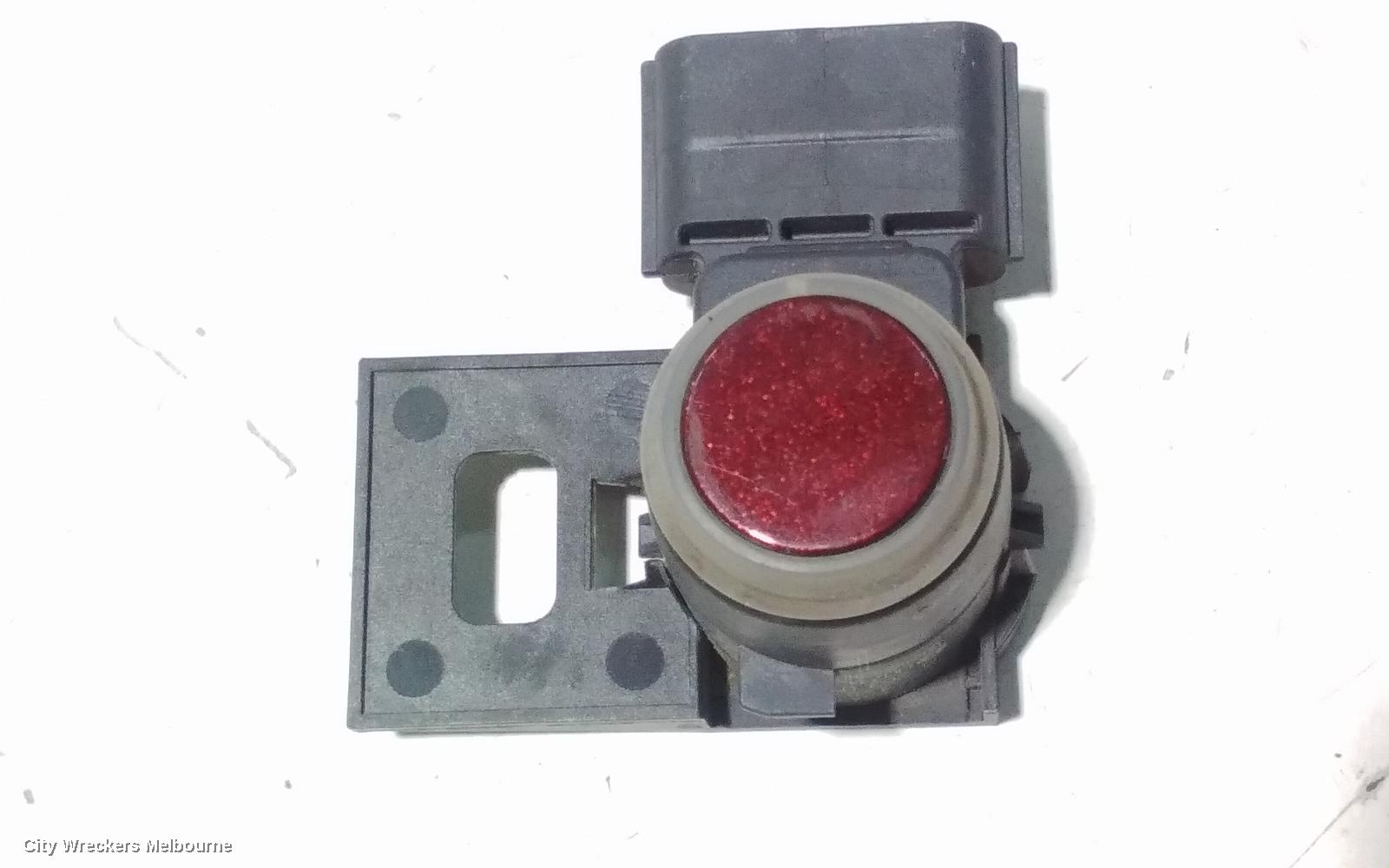 HONDA HRV, RU, 12/2014 - 10/2021, FRONT BAR PARKING SENSORS 1X: 104607 - Image 1