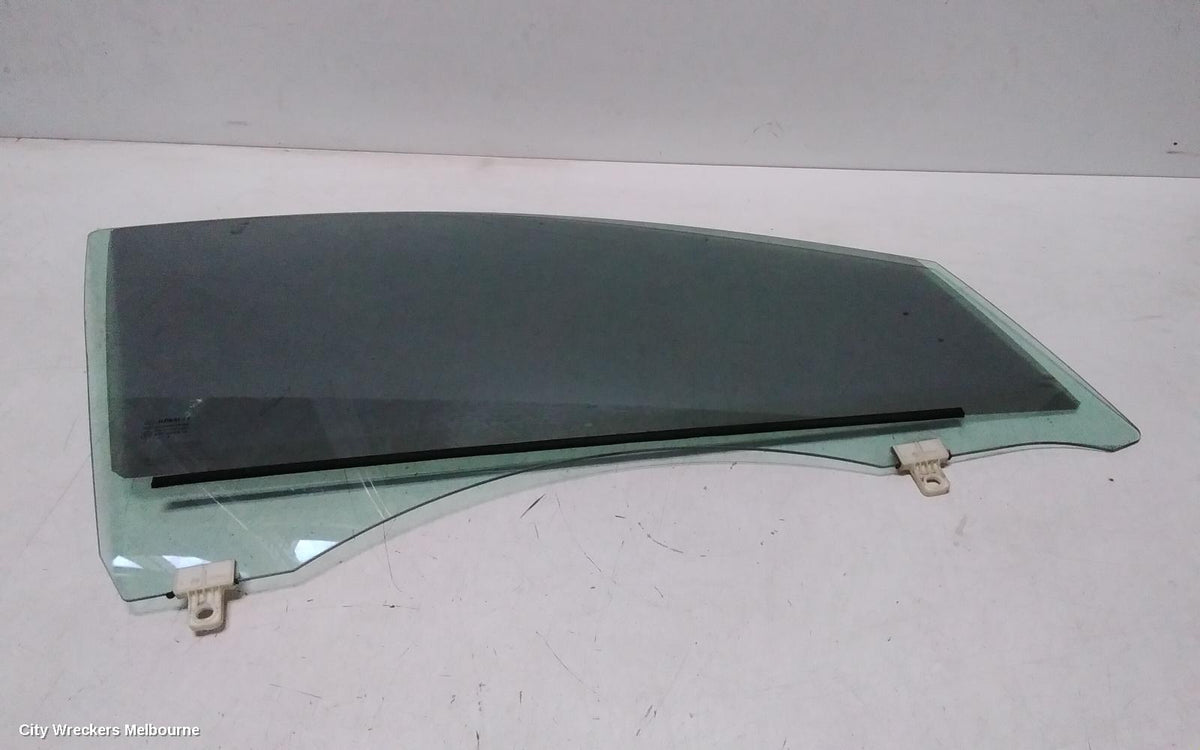 RENAULT MEGANE RIGHT FRONT DOOR WINDOW, X32/X95, 09/2010 - 05/2016 - Image 1