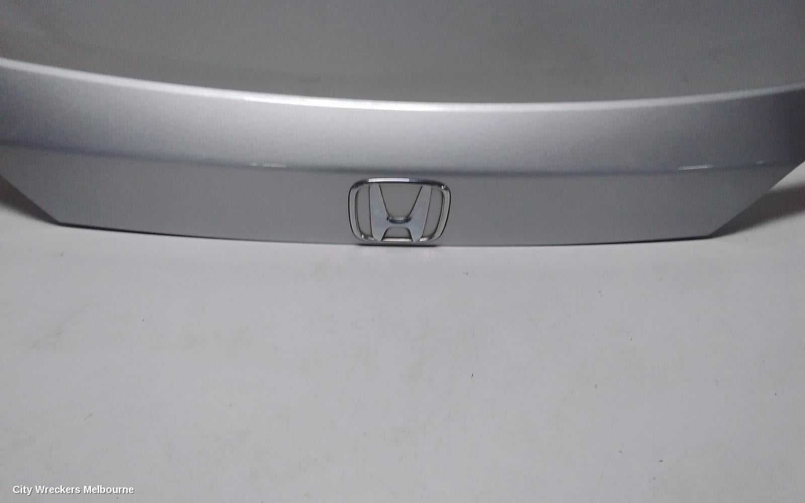 HONDA HRV REAR GARNISH, TAILGATE GARNISH (CENTRE), RU5, 12/2014 - 06/2018 - Image 3