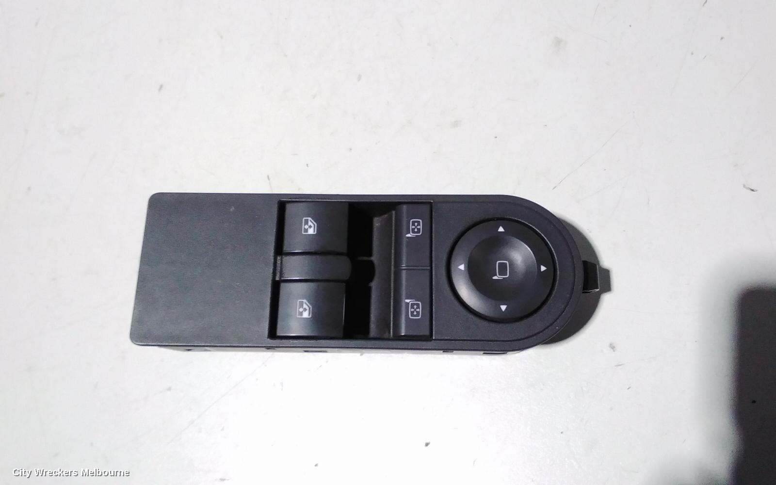 HOLDEN ASTRA PWR DR WIND SWITCH, AH, RH FRONT (MASTER SWITCH), 4 SWITCH TYPE (18 PIN), 10/2004 - 08/2009 - Image 1