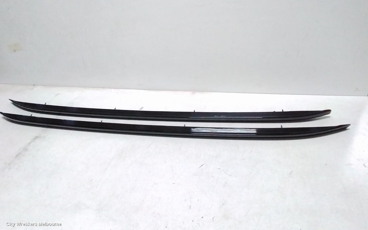 VOLVO XC40 ROOF RACK/BARS, ROOF RAILS (PAIR), HIGH GLOSS BLACK, 02/2018 ONWARDS - Image 1
