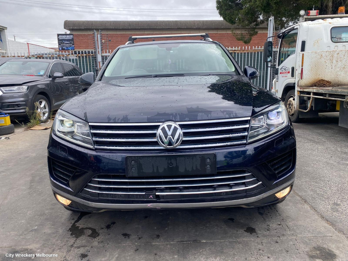 VOLKSWAGEN TOUAREG RIGHT FRONT DOOR, 7P, 06/2011 - 04/2018 - Image 2
