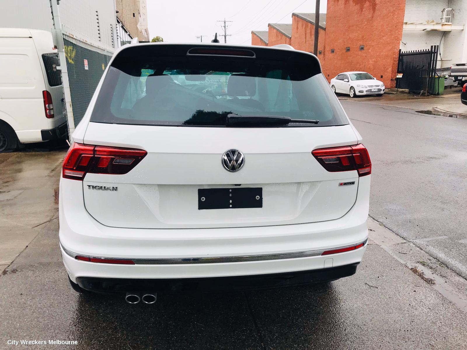 VOLKSWAGEN TIGUAN RIGHT REAR DOOR WINDOW, 5NA, DARK TINT TYPE, 06/2016 ONWARDS - Image 3
