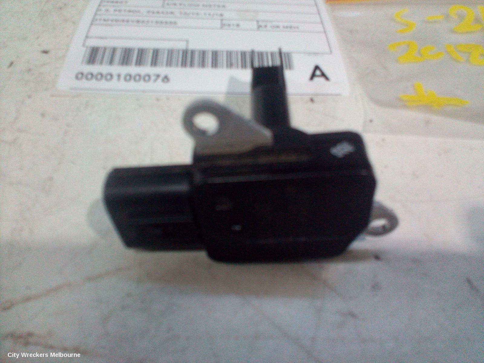 TOYOTA RAV4 AIR FLOW METER, 2.0, PETROL, ZSA42R, 12/2012 - 11/2018 - Image 2