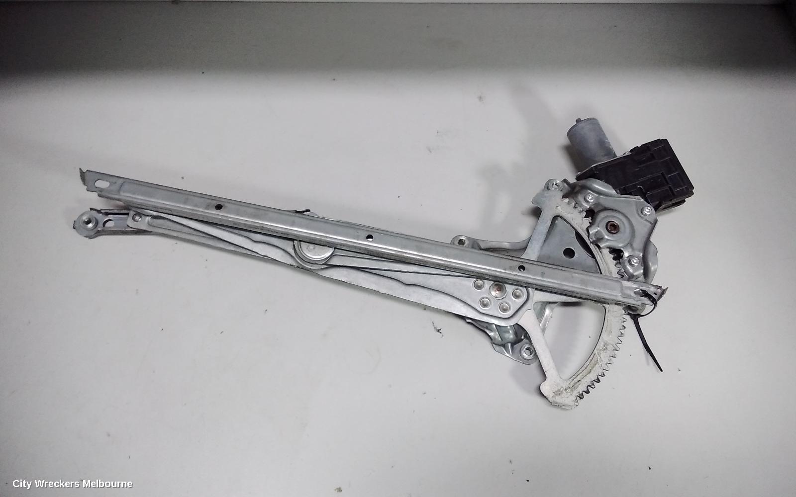 TOYOTA COROLLA RIGHT FRONT WINDOW REG/MOTOR, ZRE182R, HATCH, 01/2014 - 06/2018 - Image 2