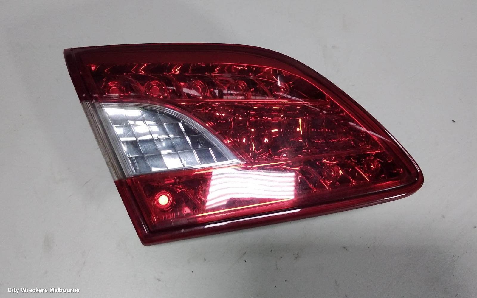 NISSAN PULSAR REAR GARNISH, BOOTLID LAMP (LH SIDE), B17, SEDAN, 12/2012 - 12/2017 - Image 1