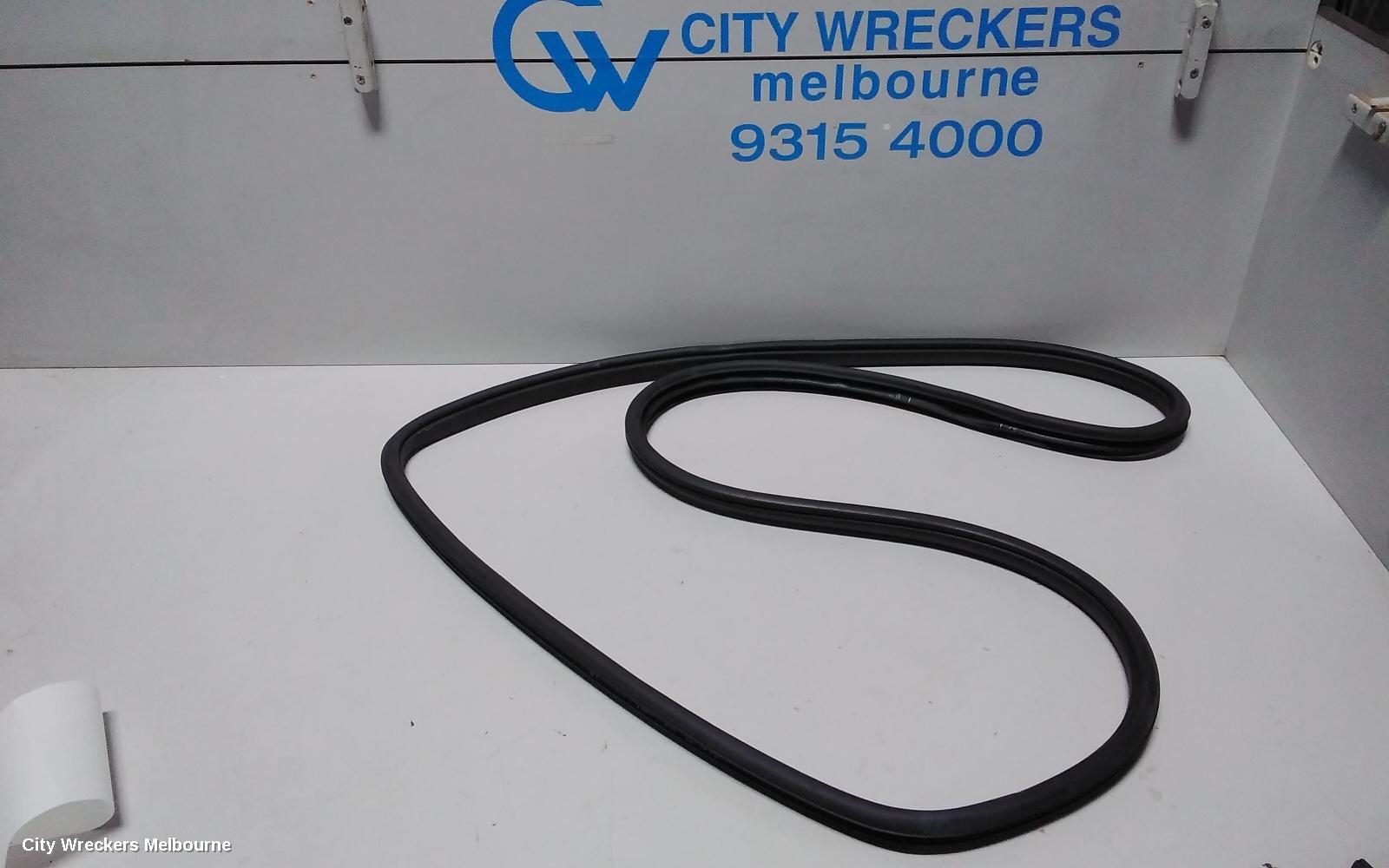 HONDA CIVIC, 10TH GEN, 05/2016 - 08/2021, RHR DOOR SEAL ON THE BODY: 72032 - Image 1