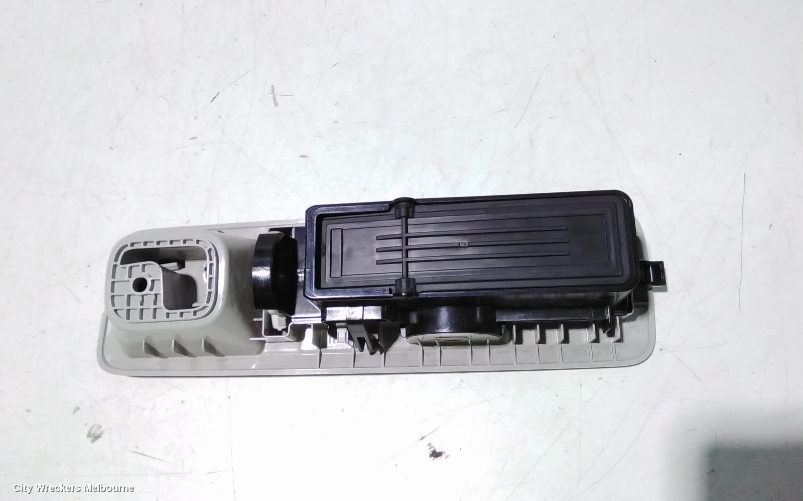 MERCEDES VITO, 447, 03/2015 ONWARDS, ROOF AIRVENT  LHR 3TH ROW: 105687 - Image 3