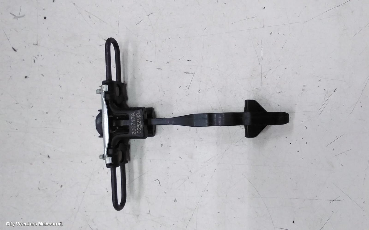KIA SORENTO DOOR HINGE/RUNNER, CHECK STRAP, LH FRONT, MQ4, 02/2020 ONWARDS - Image 1