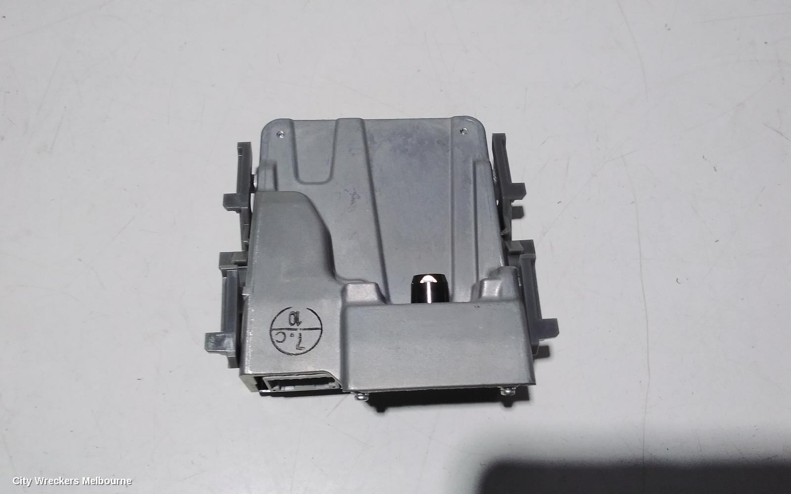 TOYOTA HIACE REVERSE CAMERA, FRONT CAMERA, 300 SERIES, 04/2019 ONWARDS - Image 3