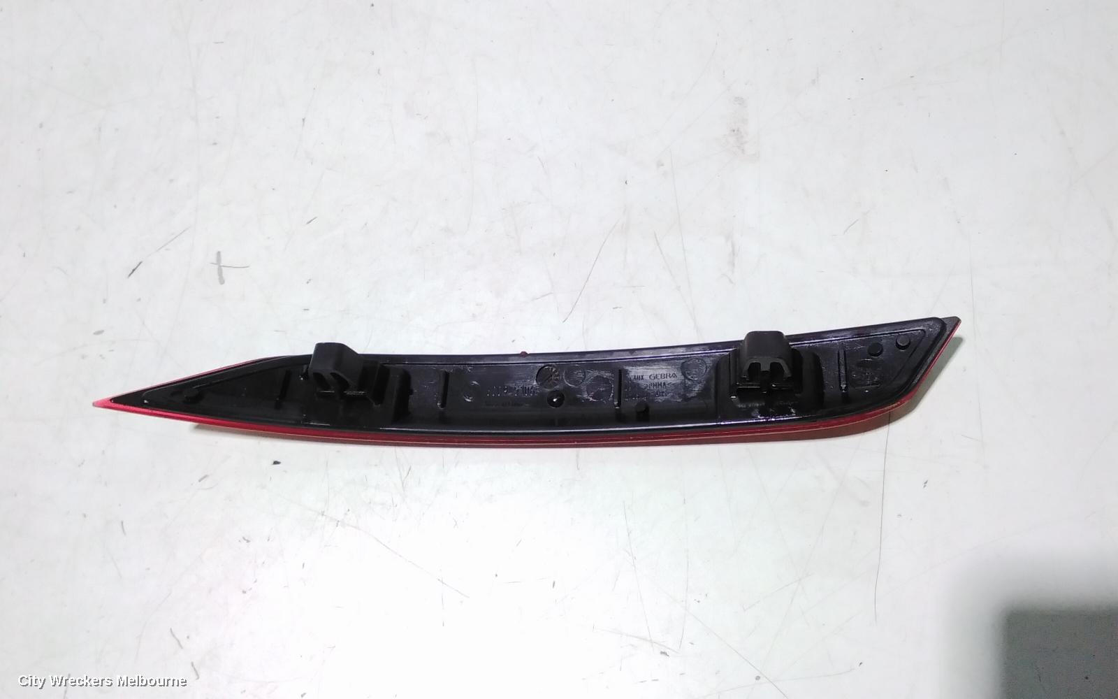 VOLKSWAGEN POLO, 6R, 05/2010 - 09/2017, RHR BAR REFLECTOR: 105438 - Image 3