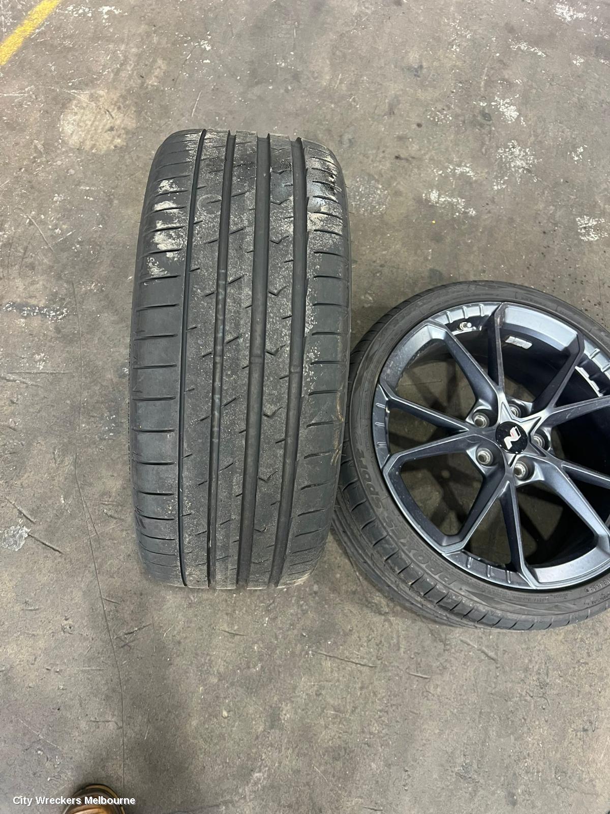 HYUNDAI I30 WHEEL MAG, FACTORY, 19X8IN, 5 V SPOKE, HIGH GLOSS BLACK, PD, HATCH (CZECH TMAH VIN), 03/2021 ONWARDS - Image 3