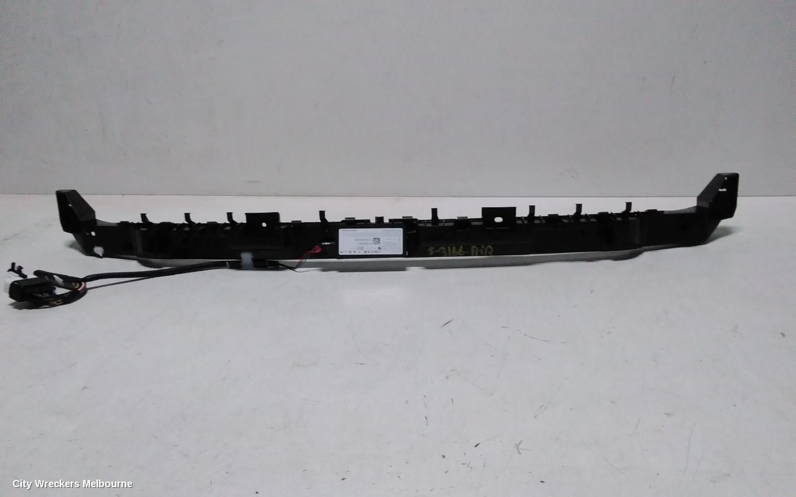 TESLA MODEL Y, 1ST GEN, 03/2022 ONWARDS, REAR BAR CENTRE BRAKET: 143630 - Image 2